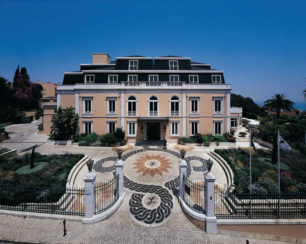 Olissippo Lapa Palace – Luxury Hotel in Lisbon Overlooking the Tagus River
