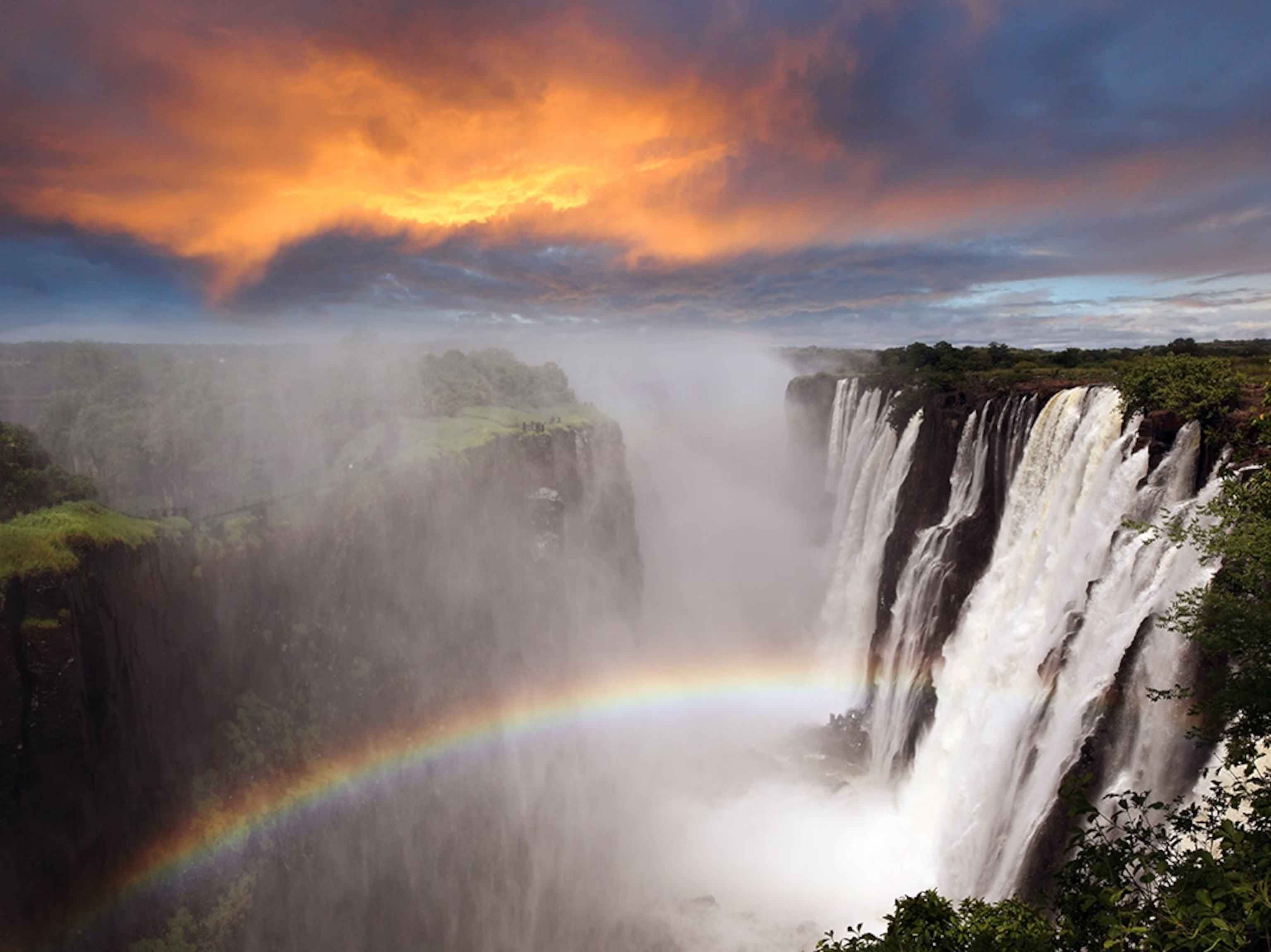 Victoria Falls, Zimbabwe – Thundering Cascades & Zambezi Sunset Cruise