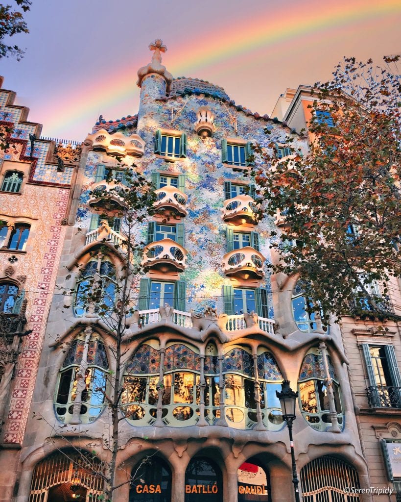 Discover Gaudí’s Sagrada Família & City Icons